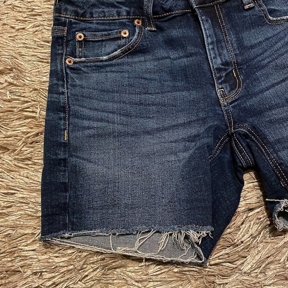 AMERICAN‎ Eagle Stretch Tomgirl Jeans - Picture 2 of 9